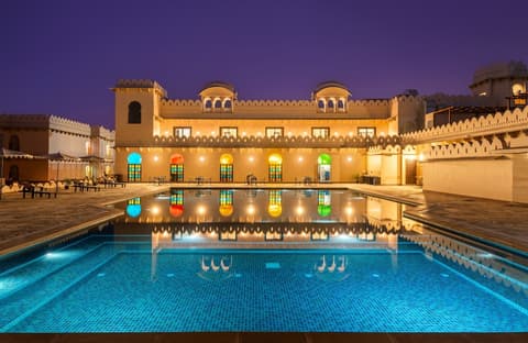 Kesarbagh Palace, Pool
