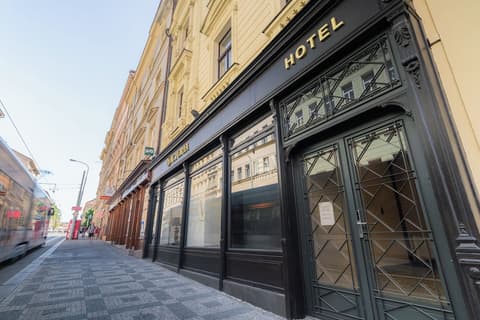 EA Hotel Victoria, Front of property