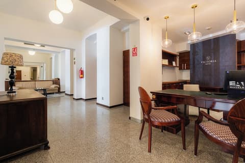 EA Hotel Victoria, Reception