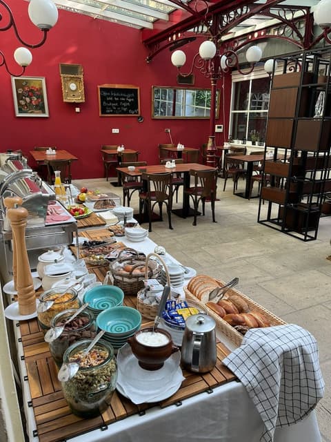 Hotel Viki, In-room dining