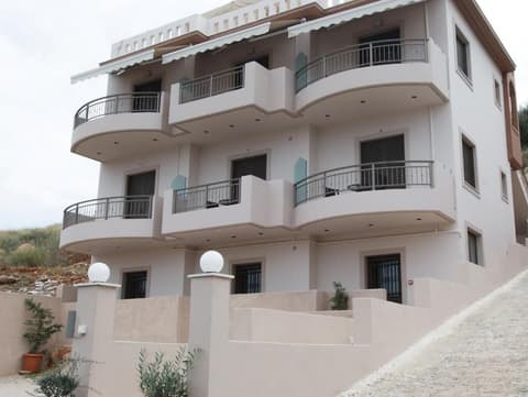 Aenaon Rooms, Front of property