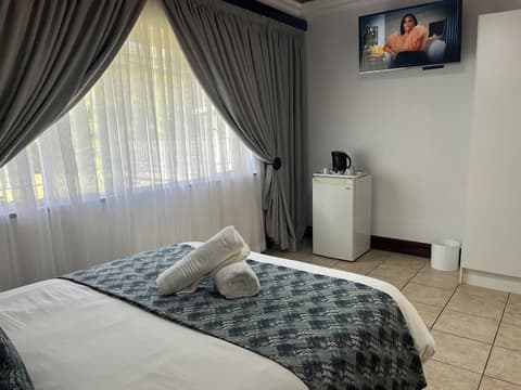 Near Big 5 Numbi Lodge, Room