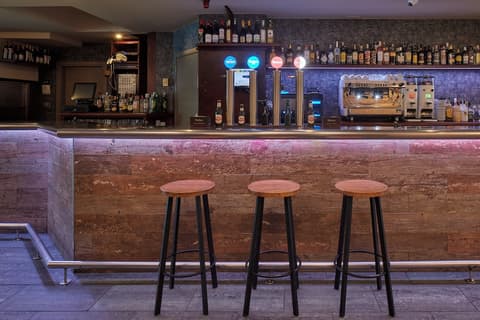 Iraipe Ongi Hotel, Bar (on property)