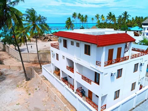 Zanzicrown Hotel, Exterior