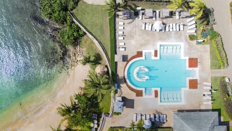 The Signature Level At Grand Palladium Lady Hamilton Resort & Spa, Pool