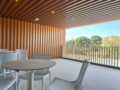 Loop Homes Tower Burjassot Hotel, Terrace/patio