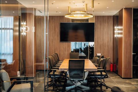 Sky Airport Hotel, Business center