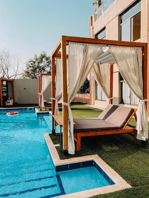 T E L E By Summerset Continental Hotel, Pool