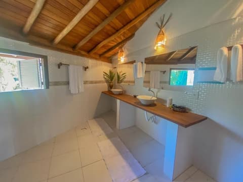 SUEDS TRANCOSO, Bathroom