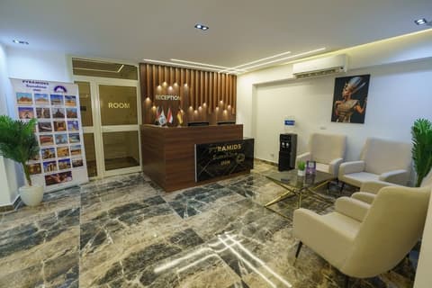 Pyramids sunshine view, Reception