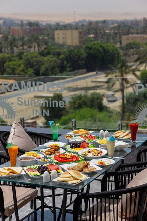 Pyramids sunshine view, Restaurant