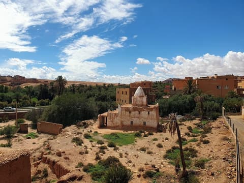 Riad Taourirte, Front of property