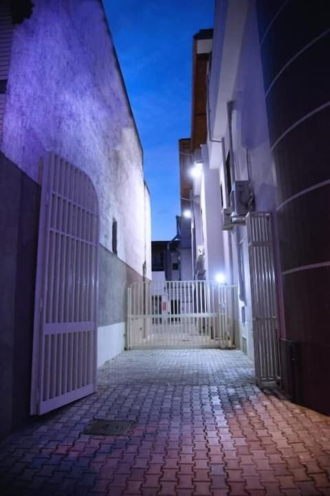 Hotel Regina, Property grounds