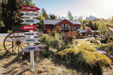 Equs Posada de Campo, Exterior