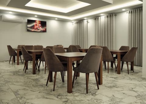 Montflux Hotel, Restaurant