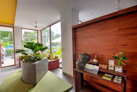 The Calm Oasis, Lobby