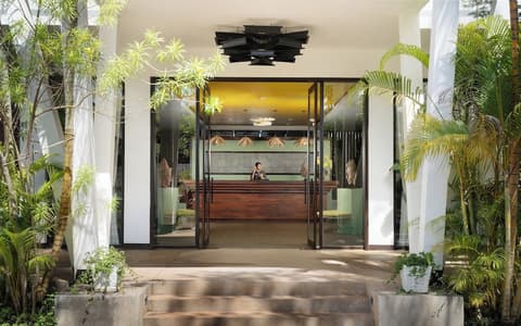 The Calm Oasis, Interior entrance