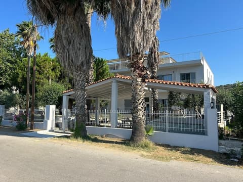 Evia Bay Suites & Retreats, Front of property