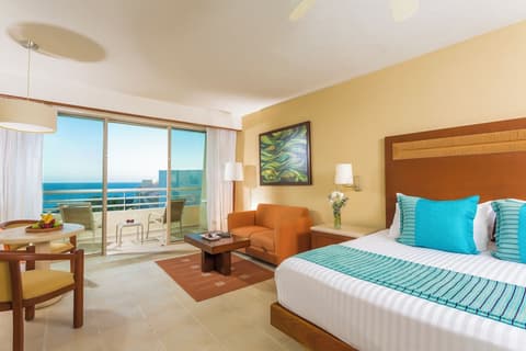 GR Solaris Lighthouse Los Cabos, Room