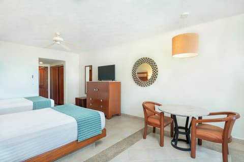 GR Solaris Lighthouse Los Cabos, Room