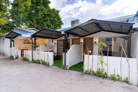 Ganduvaru Villa, Front of property