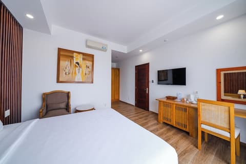 Palm River Boutique, Room