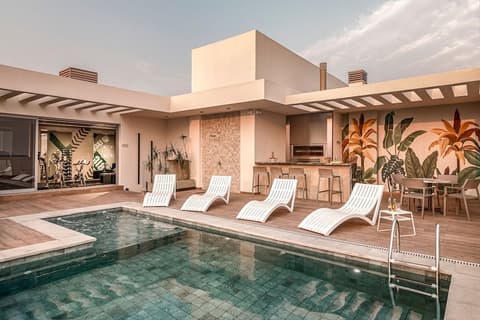 Houze Stay & Residences by AVA, Rooftop pool