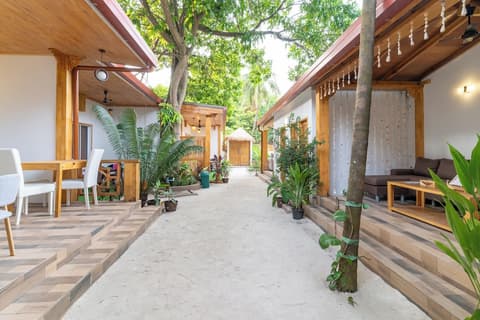 Tropico villa, Exterior