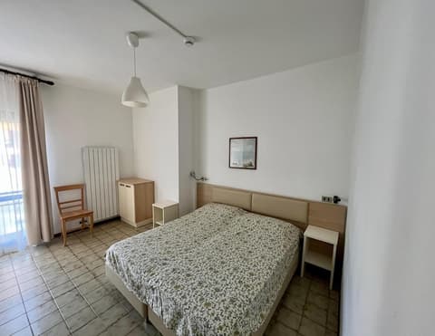 Directly on the Beach: Residence Stella Maris in Pietra Ligure, Room