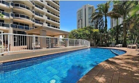 Oscar on Main - Heart of Main Beach, Pool