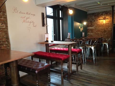 Publove @ Exmouth Arms Euston, Lobby lounge