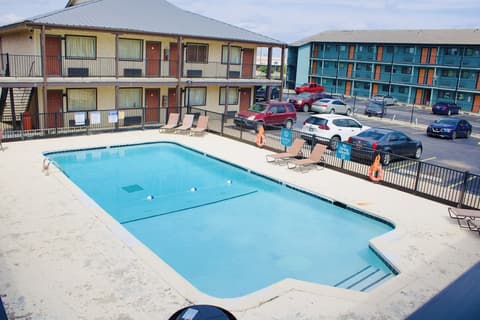 Meridian Inn Oklahoma City Airport, Pool