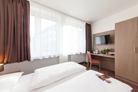 Hotel Excelsior, Room