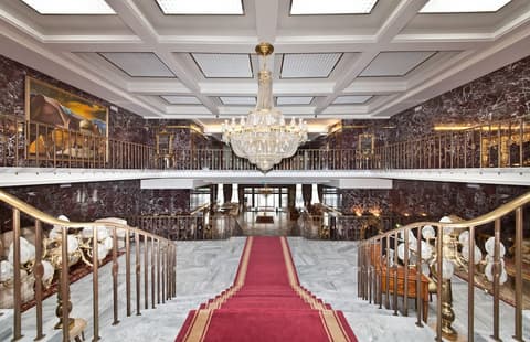 Hotel Excelsior, Interior entrance