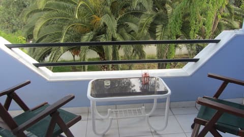 Shine Studios, Balcony