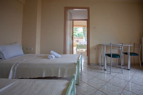 Eliza Apartments, Room