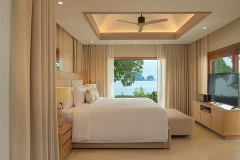 Villa Macaque and Villa Languor, Room