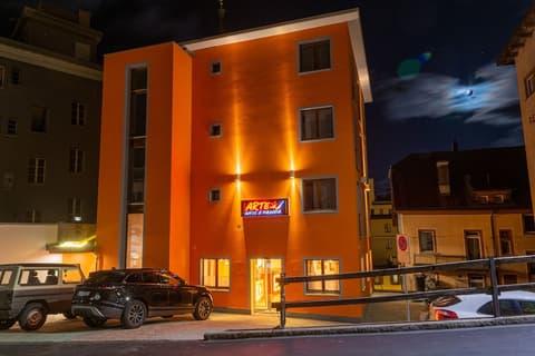 Hotel Arte, Exterior