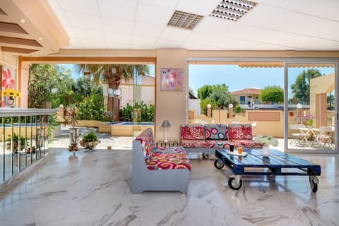 Louladakis Apartments, Reception