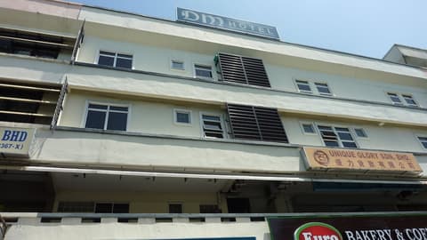 DM Hotel, Front of property
