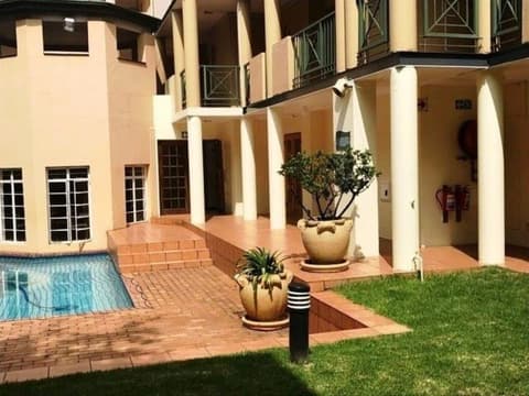 Airport Inn and Suites, Outdoor pool