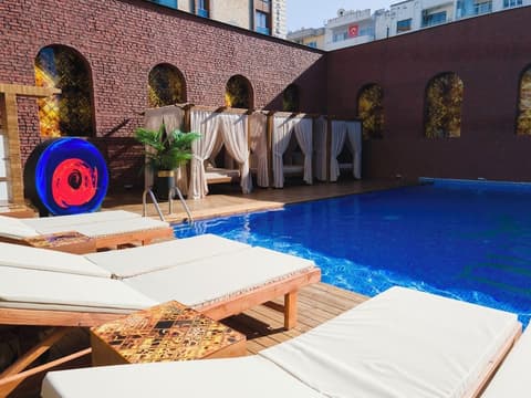 Duqqan Deluxe Hotel, Pool