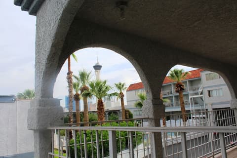 Shalimar Hotel of Las Vegas, Property grounds