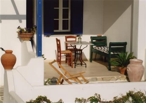 Kohili Studios, Terrace/patio