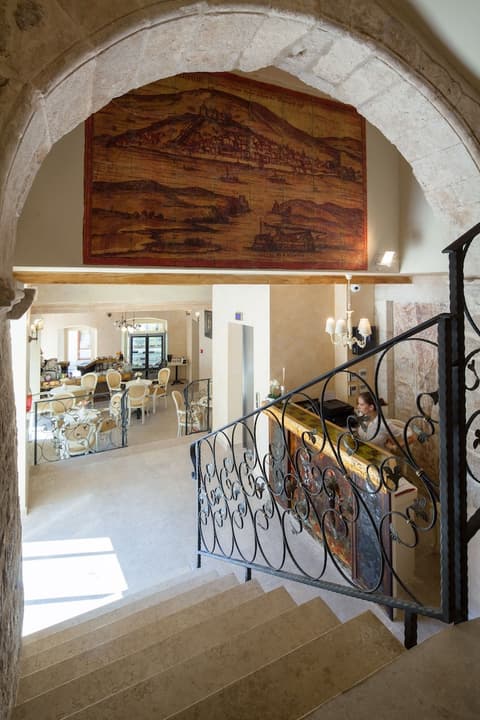 Heritage Hotel Life Palace, Interior entrance