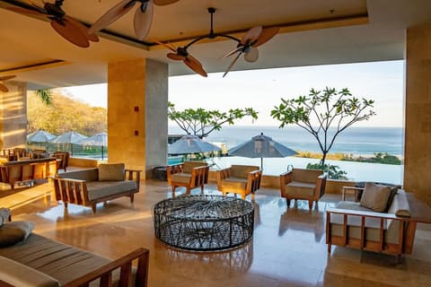 Wyndham Tamarindo, Lobby sitting area