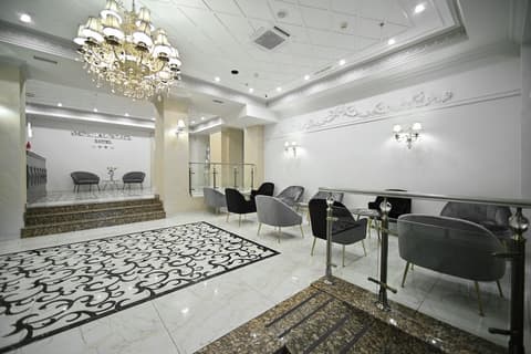 Imperial Palace Hotel, Lobby sitting area