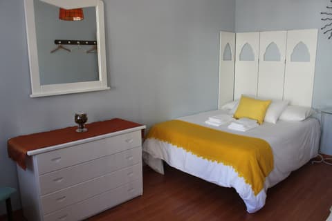 Ericeira Chill Hill Hostel & Private Rooms - Peach Garden, Room
