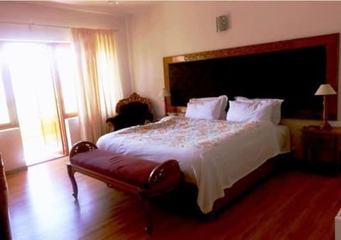 Grand Himalaya, Room