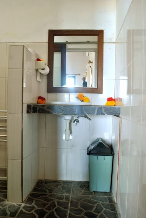 Titi Sedana Homestay, Bathroom